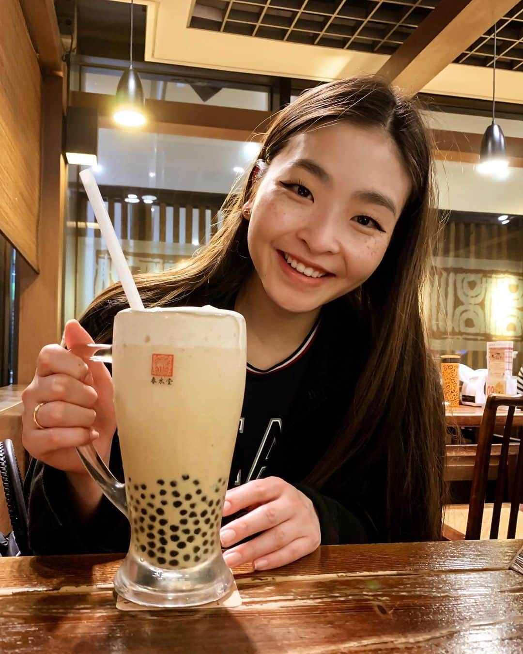 マイア・シブタニさんのインスタグラム写真 - (マイア・シブタニInstagram)「You said I had to get boba, so I got boba... a ginormous one. 😋 #春水堂 #taipei #taipeifood #taipeitravel #臺北市 #波霸奶茶」5月28日 19時57分 - maiashibutani