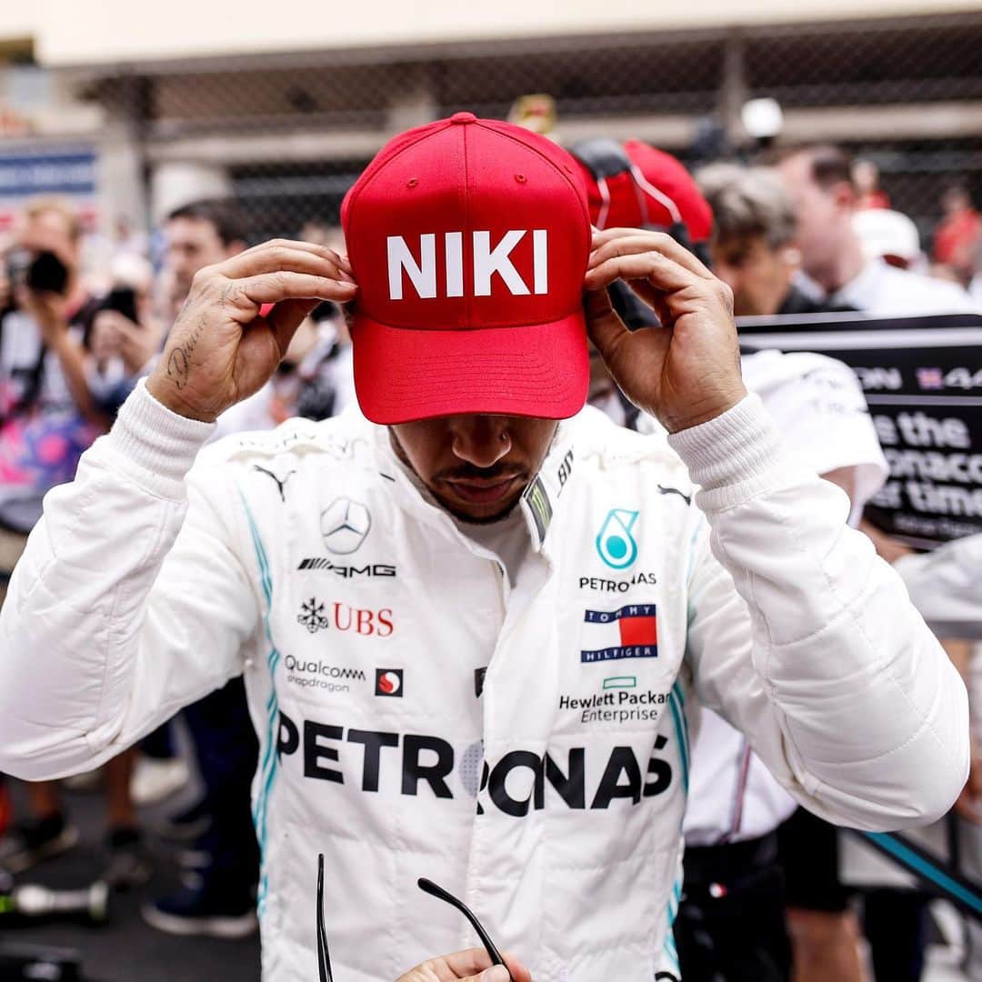 MERCEDES AMG PETRONASさんのインスタグラム写真 - (MERCEDES AMG PETRONASInstagram)「‪NIKI 🔴 We love these caps. What a mega gesture from the Grand Prix Drivers’ Association. 👌‬ Niki led the reformation of the GPDA in 1994 to fight for improved safety standards in @f1 💪 • #MercedesAMGF1 #Mercedes #AMG #F1 #PETRONASmotorsports #LH44 #MonacoGP」5月28日 20時13分 - mercedesamgf1