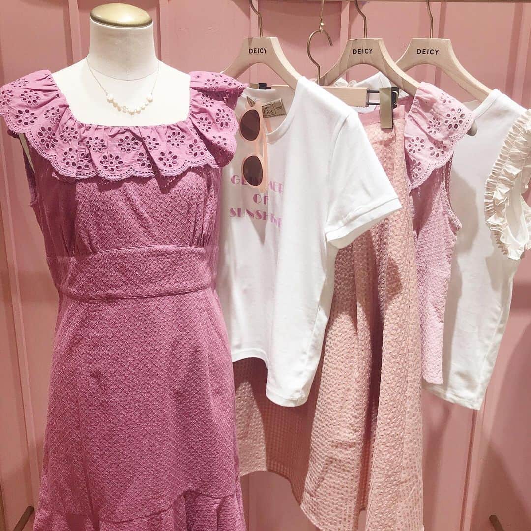 デイシーさんのインスタグラム写真 - (デイシーInstagram)「. . 💕💗 Which PINK do you like ? 💗💕 . . メインのワンピースや差し色としても使えるピンク🎀 ぜひDEICYでお気に入りのピンクを見つけてみてくださいね☺︎♡ . . #deicy #mecouture #deicyshinjuku #lumineshinjuku #2019ss #summer #fashion #coordinate #ootd #instagood #instafashion #pink #onepiece #tshirt #blouse #skirt #デイシー #デイシー新宿 #ミークチュール #ルミネ新宿  #ファッション #夏コーデ #ピンク #ワンピース #Tシャツ # ブラウス #スカート @lumine_shinjuku @deicy_official」5月28日 20時15分 - deicy_official