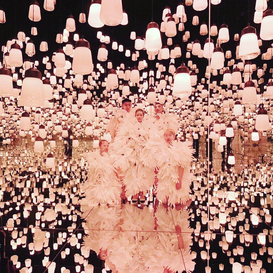 内田聡一郎さんのインスタグラム写真 - (内田聡一郎Instagram)「これがクリエイティブ  @lecotokyo × @teamlab_borderless × @intense_pr  #lecotokyo #LECO #チームラボ #インテンス #インカラミ #美容師 #ヘアショー  #美容師の休日  #お台場 #teamlabo #intense」5月28日 20時26分 - soucuts