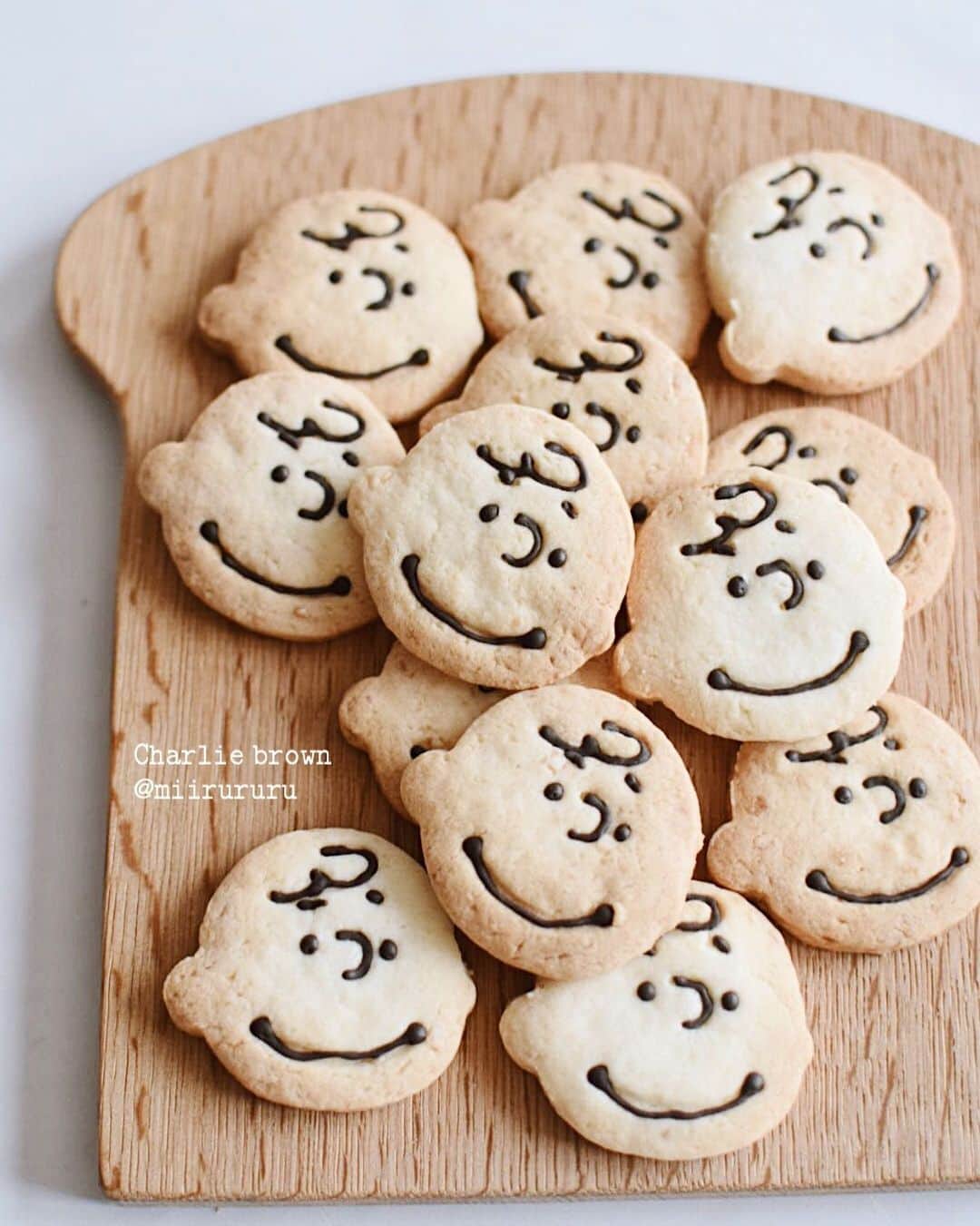 kazumi さんのインスタグラム写真 - (kazumi Instagram)「𓈒 𓈒  𝙲𝚑𝚊𝚛𝚕𝚒𝚎 𝙲𝚘𝚘𝚔𝚒𝚎 (•¨◉) クッキー3連投𓂃笑 そしてまたしてもアイコン変えました𓏲𓏲𓏲 ややこしくて𓏧すいませんಠ_ಠ #優柔不断  𓈒 𓈒 𓈒  型はオーダーして作ってもらいました❤︎ 可愛い( ˙́ ͜ȋ ˙̀ )…♡ ちなみに 𝚖𝚒𝚏𝚏𝚢 𝙲𝚑𝚊𝚛𝚕𝚒𝚎 𝚂𝙽𝙾𝙾𝙿𝚈 3つ作ってもらいました(•¨◉) ・×・ 𓈒 𓈒 𓈒  クッキー焼くのが楽しくなりそー𓀒𓀡𓁏 #IGersJP」5月28日 20時47分 - miirururu