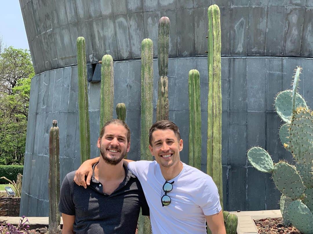 ボージャン・クルキッチのインスタグラム：「Tengo el placer de seguir compartiendo nuestra amistad desde la infancia. ‬ ‪Quiero agradecerte la semana que hemos vivido en México. Conocimos sus tradiciones, su comida y a su gente, con esa amabilidad que les caracteriza. ‬ ‪¡Gracias Juantxi! ¡Te quiero volver a ver pronto! 🇲🇽 😊 #MexiBo」