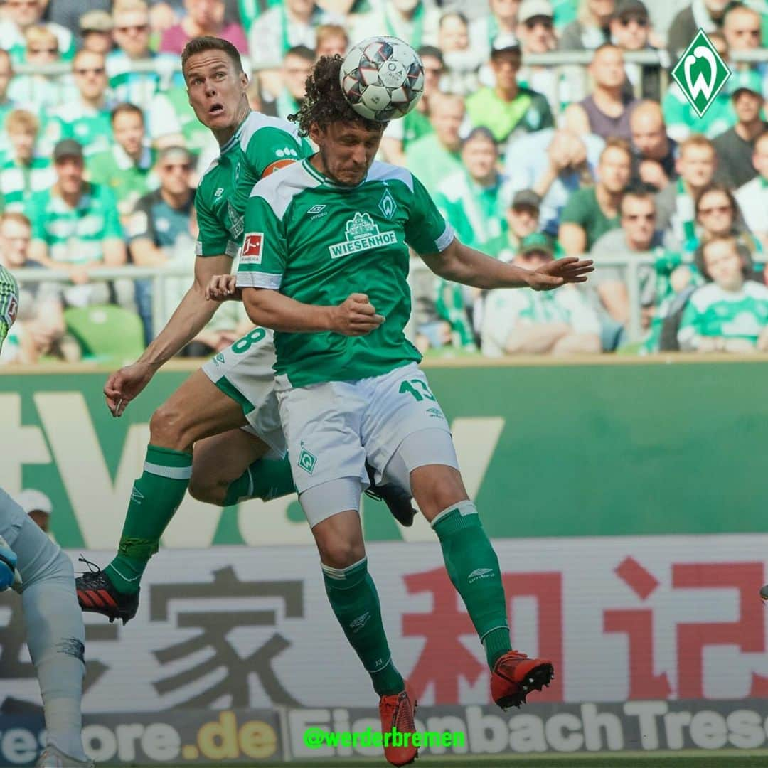 ヴェルダー・ブレーメンさんのインスタグラム写真 - (ヴェルダー・ブレーメンInstagram)「Hätte Niklas den auch erwischt?💥😜 _______ #werder #bremen #svw #Moisander #Veljkovic #Kopfball #Hintermann #synchronschwimmen」5月28日 21時02分 - werderbremen