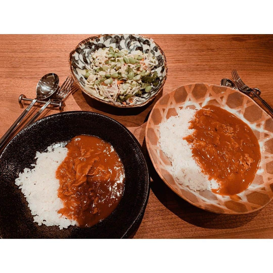 GENKINGの釜飯さんのインスタグラム写真 - (GENKINGの釜飯Instagram)「カレーのルウでハヤシライス🍅 市販のカレー粉をお水じゃなくトマトジュースで煮るとメキシカンカレーのようなハヤシライスな感じになるの😆💕 お水をトマトジュースに変えるだけだから、是非作ってみてね😆 私はタバスコ入れるのが好きよ❤️ #ハヤシライス #genkingkitchen」5月28日 21時03分 - genkingkitchen