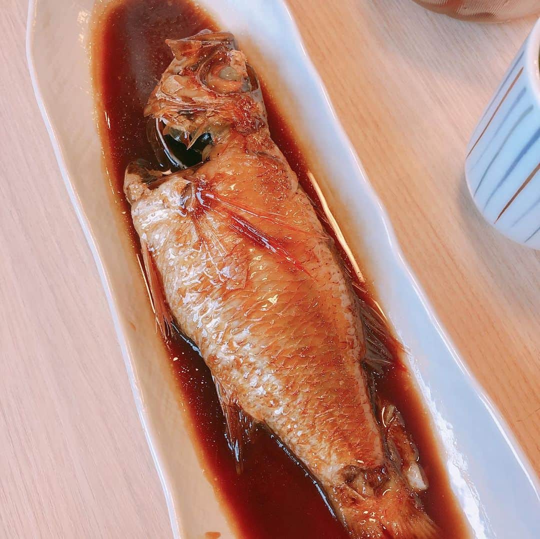 佐伯紅緒さんのインスタグラム写真 - (佐伯紅緒Instagram)「不思議なメンバーで久留米に来ています。 海の幸たくさん。こちらはお魚がめまいがするほど美味しいです。  #久留米 #北九州 #グルメ」5月28日 21時04分 - beniosaeki