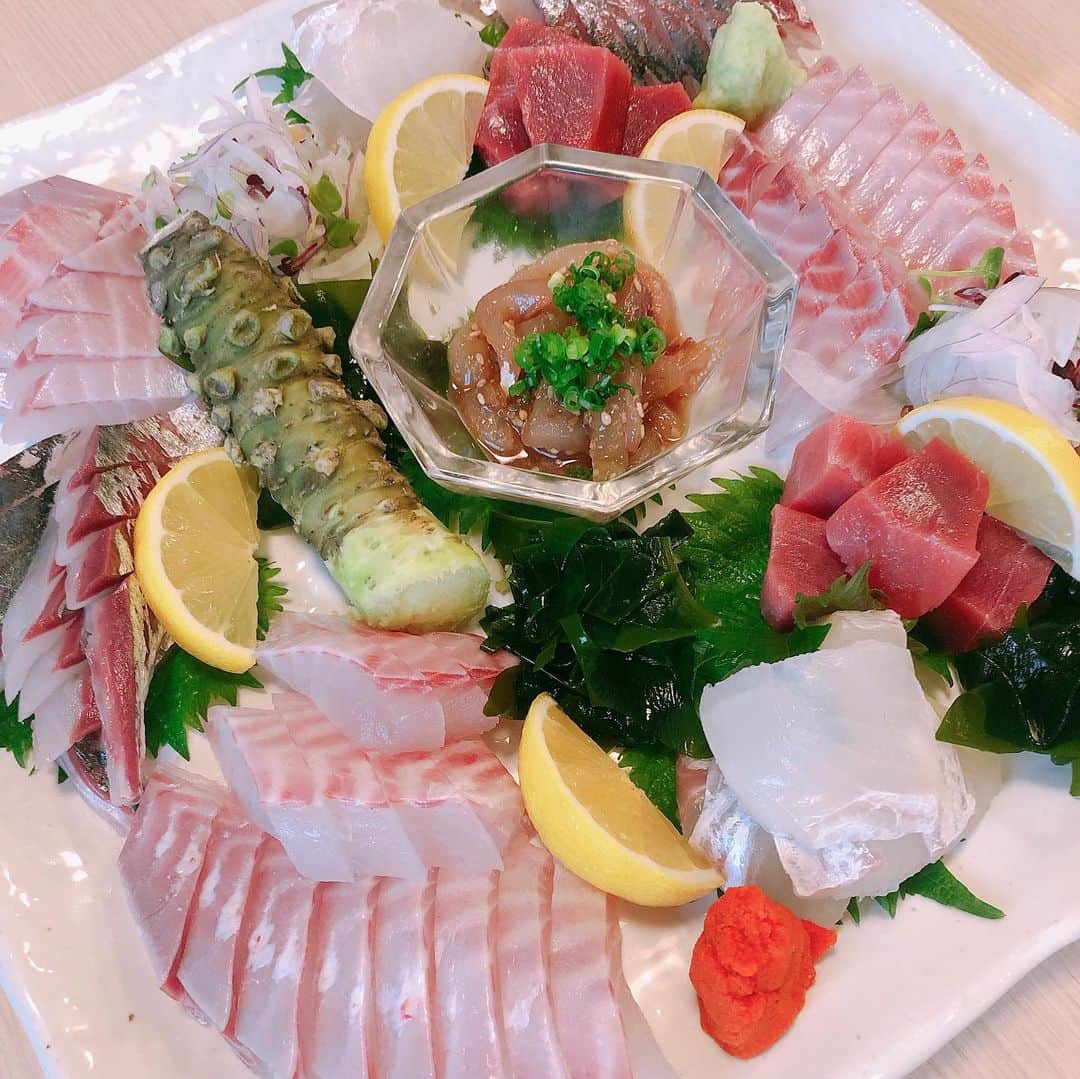 佐伯紅緒さんのインスタグラム写真 - (佐伯紅緒Instagram)「不思議なメンバーで久留米に来ています。 海の幸たくさん。こちらはお魚がめまいがするほど美味しいです。  #久留米 #北九州 #グルメ」5月28日 21時04分 - beniosaeki
