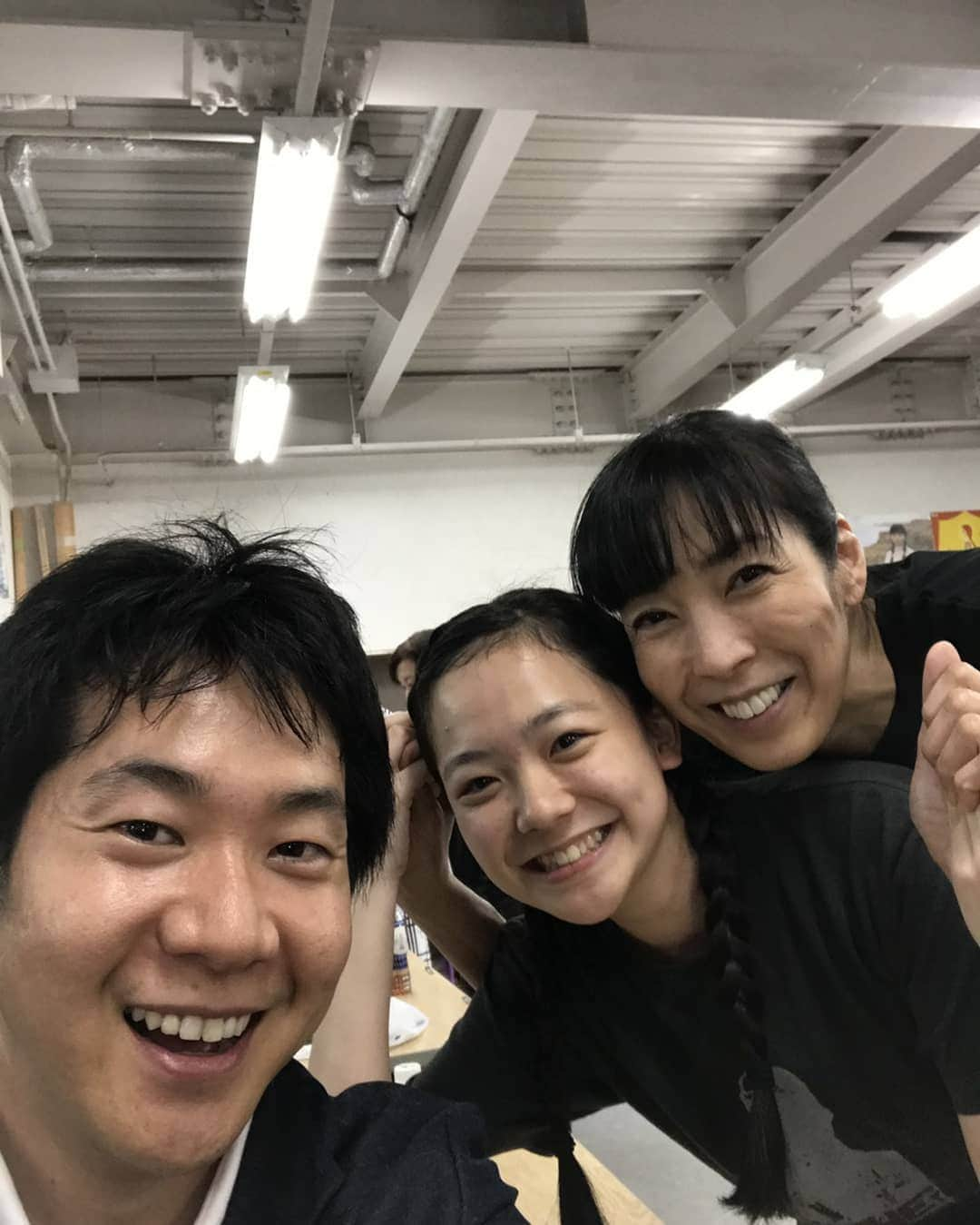 大林素子さんのインスタグラム写真 - (大林素子Instagram)「マザー地方公演お稽古終わり ＴＢＳアナウンサー石井君が 激励に来て下さいました！ もかちゃんとは、ラジオ番組やっていらして、私もゲストで出演させて頂きました！昨日は、友人のMIEちゃんが、お弁当作って来てくれた♥️ ありがとう」5月28日 21時05分 - m.oobayashi