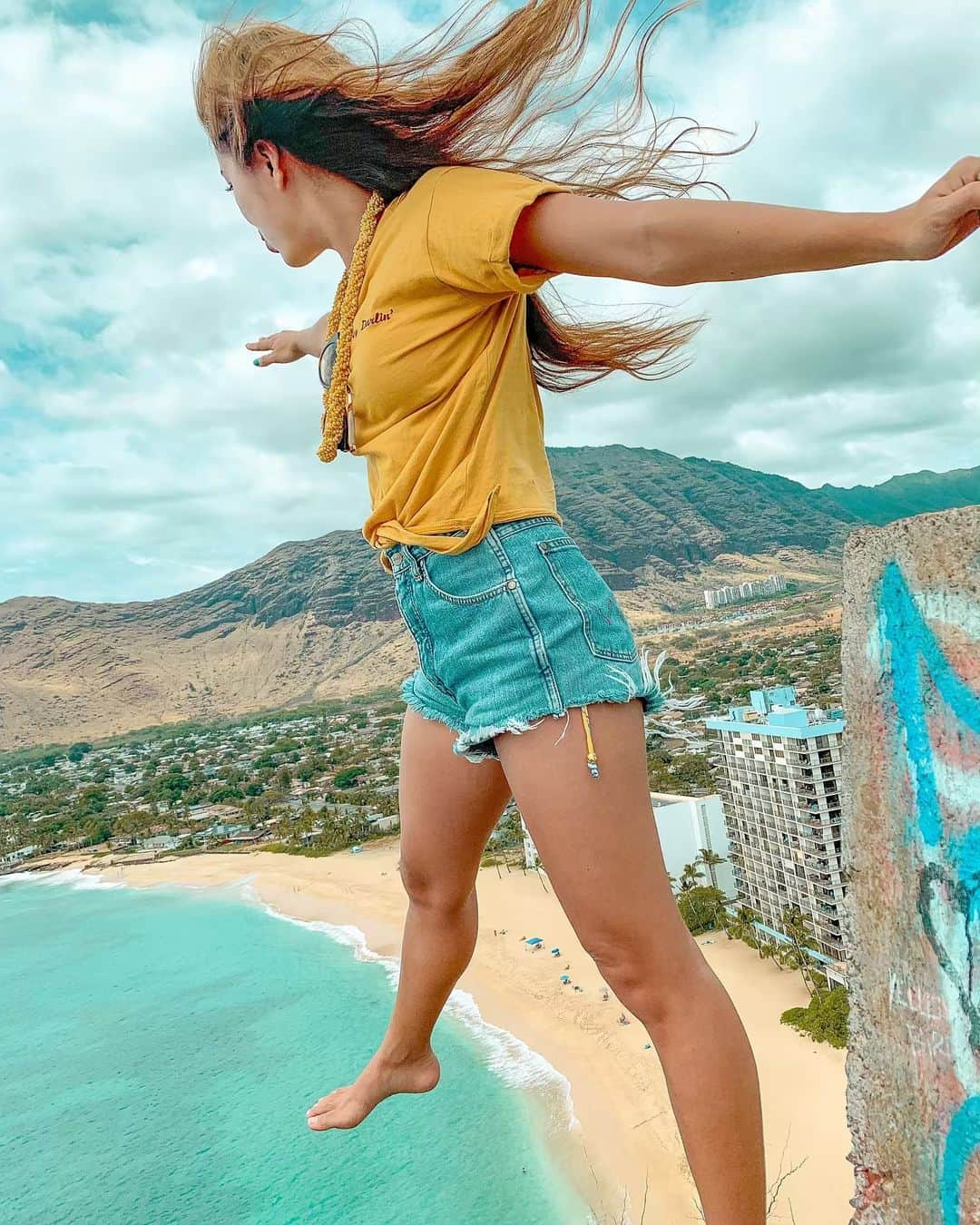 羽石杏奈さんのインスタグラム写真 - (羽石杏奈Instagram)「It’s been 2years since I came back to japan from hawaii... I’m happy where I am now<3 そういえば、気がついたらハワイから日本に戻ってきてちょうど２年！変わったことと、変わらないこと。得たものと、失ったもの。この２年間いろんな意味で、いろんな世界を見て、たくさん学んだなあ〜👁‍🗨 ってことで今からハワイに行ってきます🥰❣️」5月28日 21時07分 - hawaiianna913