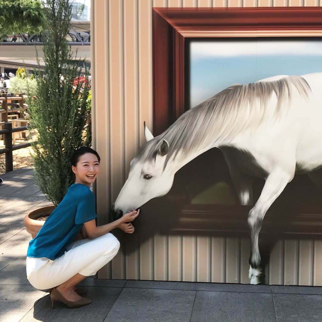 畠山愛理さんのインスタグラム写真 - (畠山愛理Instagram)「日曜日に取材へ行かせて頂いた、日本ダービー！気温の高さにも負けない東京競馬場の熱気！！小島太さんのお話にもあった、『騎手と馬はたくさんの人の夢を背負ってレースをする』という言葉。生でレースを観て、本当にそうだなぁと思いました！！あとは馬の瞳の優しさと筋肉の美しさにうっとりしました🥺  写真はお昼休みに✨  #サンデースポーツ2020 #サンデースポーツ #日本ダービー #アイリポ」5月28日 21時08分 - airihatakeyama