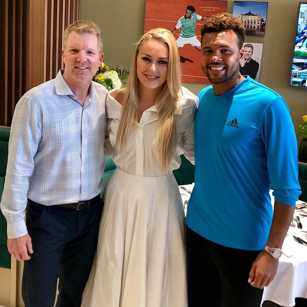 ジョー＝ウィルフリード・ツォンガのインスタグラム：「Thank you @rolex for this great moment with Jim Courier and @lindseyvoonn 👌🏾✨ #Rolex #TsongaTeam」