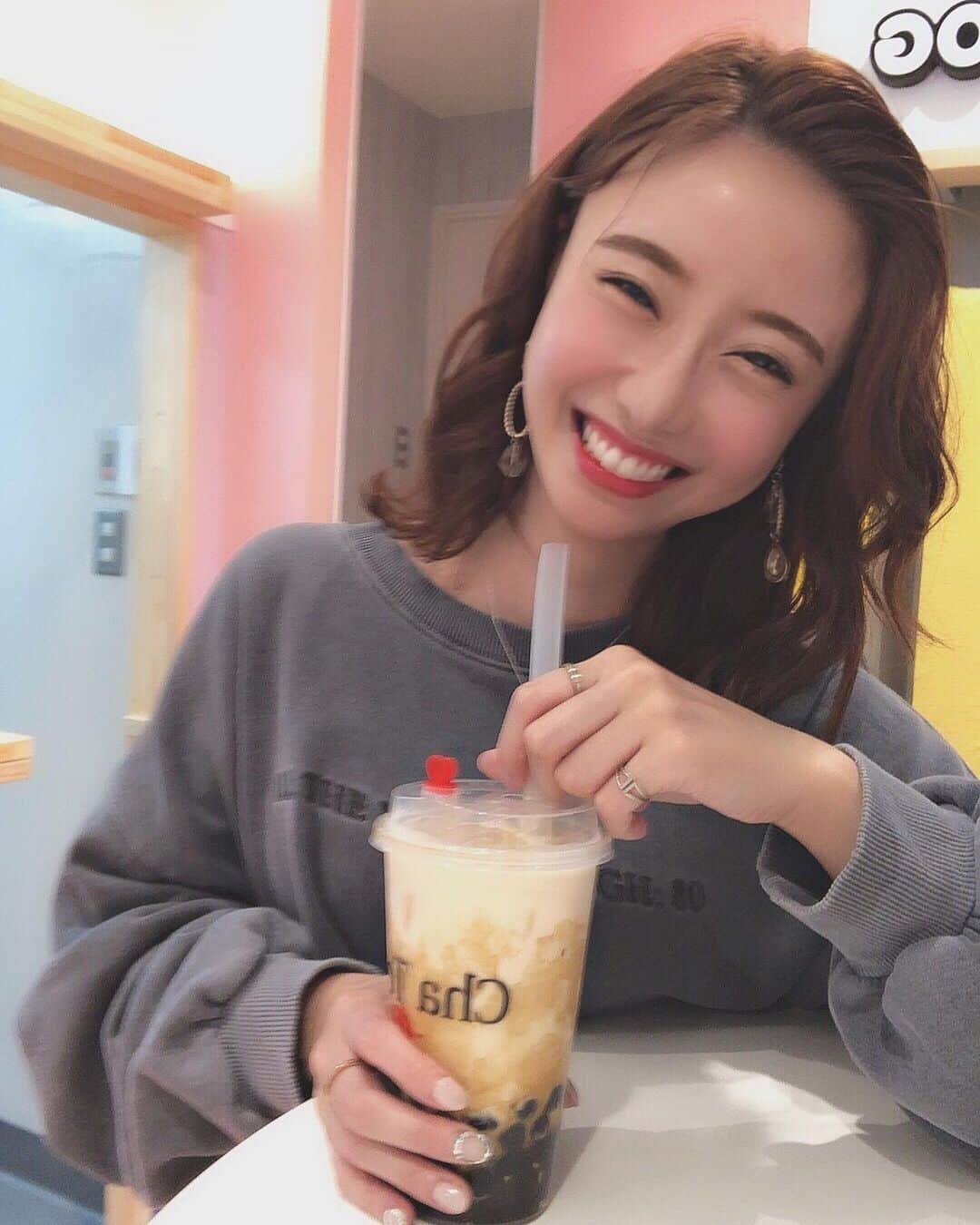 柴田阿弥さんのインスタグラム写真 - (柴田阿弥Instagram)「この前ひっさしぶりにタピオカ飲みたくなって出かけてみました🥰息抜き〜〜🐰💫 ㅤㅤㅤㅤㅤㅤㅤㅤㅤㅤㅤㅤㅤ 来月がかなり鬼で、、忙しいけど自分の時間もしっかりとって、やる事もやって、お仕事も全力で向き合う！今年はもっと頑張らないと😔❤️ ㅤㅤㅤㅤㅤㅤㅤㅤㅤㅤㅤㅤㅤ #タピオカ #お出かけ #甘いもの #息抜き #スイーツ」5月28日 21時15分 - ayashibata0401