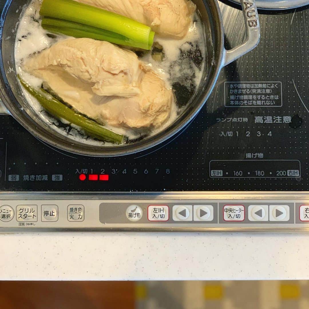 佐藤友子さんのインスタグラム写真 - (佐藤友子Instagram)「鶏むね肉のレシピに助けられる日々。これがあれば安心、というだけでなくホントに美味しいところがうれしい。 ・ #水曜日は鶏むね料理 ↑当店サイトでこのワードで読みもの検索するとレシピ見れます」5月28日 21時17分 - tomokosato_hokuohkurashi
