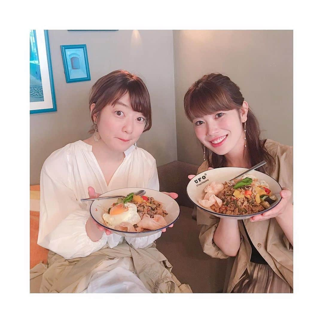 梅山茜さんのインスタグラム写真 - (梅山茜Instagram)「. ＊癒しの時間、、、❤️＊ . 少し前のお話🐣 久しぶりに和田ちゃんとゆっくり会えました💕 1か月前にも会ったけど、その時会えたのは2時間程だったの😭 同期で同い年で同じ誕生月で血液型も星座も同じ🦀 高知で出会ってもう6年目！もっと昔からの親友みたい🌸 毎度のことながらやっぱり私の事をよくわかってくれてて 昔話から近況、仕事や恋やプライベート、将来のことまで たーくさん話したけど、どれも共感し合ってた😂❤️ たくさん笑ってストレス発散！というか、癒されました☺️ やっぱり同期×親友はいいなあ💓 他にもたくさん載せたい写真があるけれど、 この中でも特に３枚目がお気に入り📷❤️ ちなみに撮ってくれたのはお友達🐻 お互いの友達を紹介し合ってるから共通の友達も多いのです🙋🏻‍♀️ 早くまた会おうね😚❤️❤️❤️ . #ゴジカル#カフェ#スイーツ#ガパオライス#アナウンサー#女子アナ#同期#四国放送#親友#高知#徳島#大阪#東京#蟹座#旅行#女子旅#タビジョ#cafe#aiko#aikoジャンキー」5月28日 21時22分 - umeyama_akane