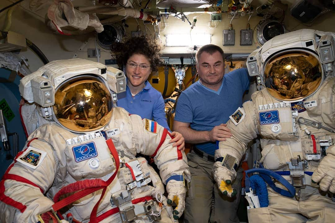 国際宇宙ステーションさんのインスタグラム写真 - (国際宇宙ステーションInstagram)「Expedition 59 Flight Engineers Christina Koch of NASA and Alexey Ovchinin of Roscosmos ready a pair of Russian Orlan spacesuits inside the Pirs docking compartment's airlock. Ovchinin and Commander Oleg Kononenko are due to conduct the fourth spacewalk of 2019 for space station maintenance on May 29.  #nasa #astronaut #roscosmos #cosmonaut #spacewalk #international #space #station」5月29日 2時59分 - iss