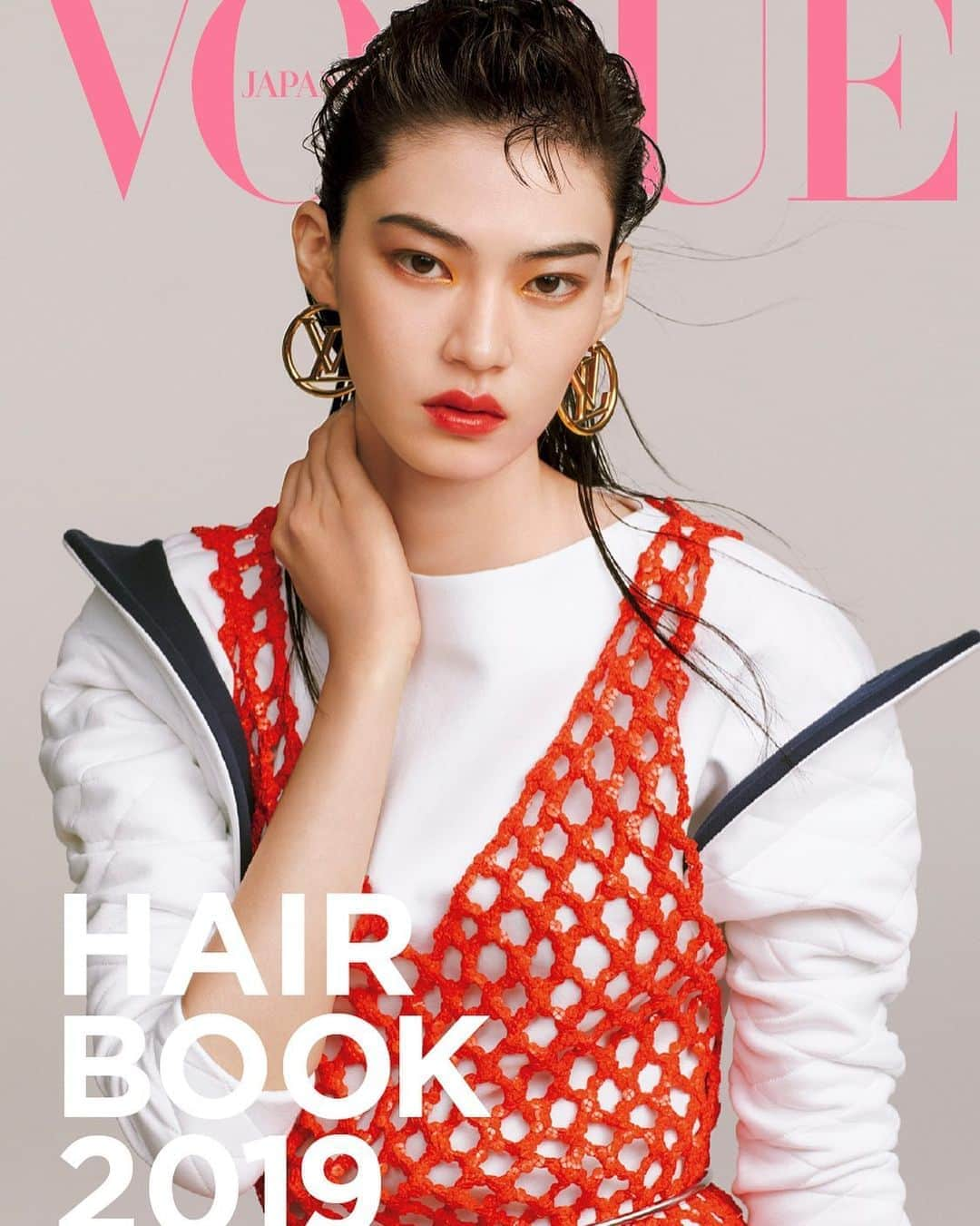 江原美希さんのインスタグラム写真 - (江原美希Instagram)「@voguejapan 💖  HAIR BOOK 2019のカバーやらせて頂いてます！🍎❤️🍓🍒🍉 #voguejapan」5月28日 21時36分 - miki_ehara