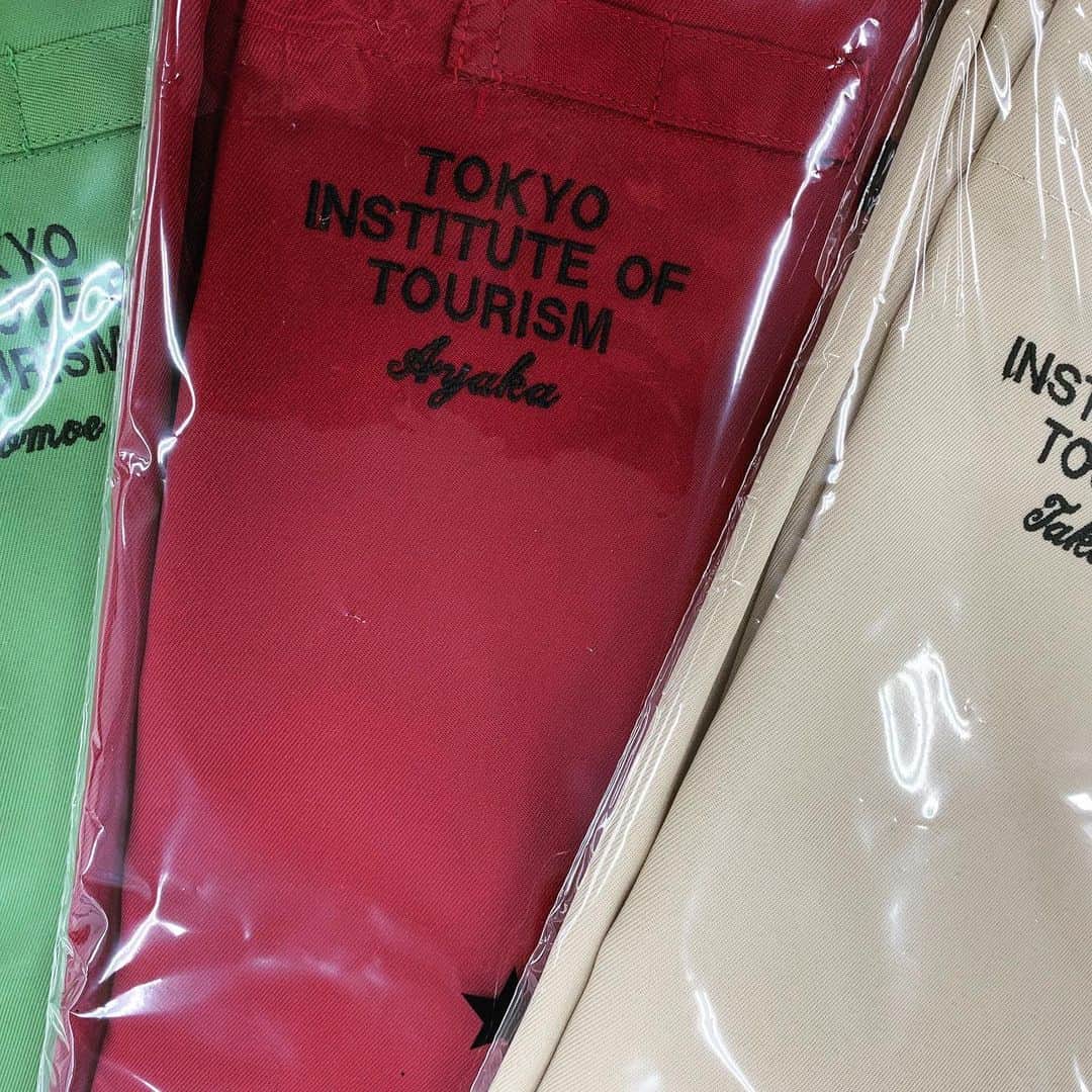 東京観光専門学校さんのインスタグラム写真 - (東京観光専門学校Instagram)「４月７日のイベントに参加してくれた方に、カフェサービス学科( @tokan_cafe )からプレゼント🎁🎉 . 名前刺繍入り！オリジナルTOKANエプロン🤗 . ６月からＡＯプレスクールも始まります！ このエプロンと一緒にたくさんの技術を身につけて、 ものづくりの楽しさを学んでいこう🙌🏻 . #東京観光専門学校 #tokan #tokancafe #カフェサービス学科 #オリジナル #エプロン #刺繍 #パティシエ #バリスタ #カフェ #料理 #料理好きな人と繋がりたい #パティシエカメラ部 #お菓子作り #お洒落さんと繋がりたい #お菓子作り好きな人と繋がりたい #ケーキ #コーヒー」5月28日 21時37分 - tokan_1967