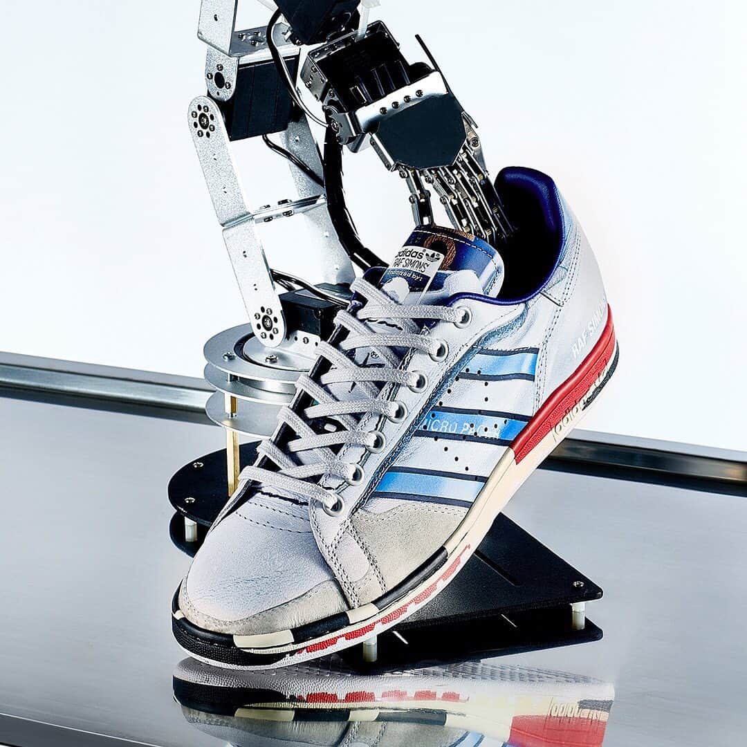 AYINさんのインスタグラム写真 - (AYINInstagram)「・ ・ ・ @adidas × @rafsimons・ ・ ・ ・ available at store✔️ ・ ・ ・ #adidasOriginalsbyRafSimons #adidas #RafSimons #ayin #sneaker」5月28日 21時52分 - ayin_japan