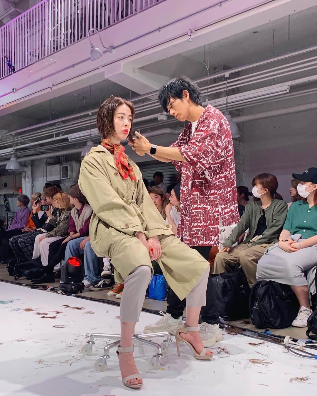 片山良平さんのインスタグラム写真 - (片山良平Instagram)「【RUNWAY】 無事に終わりました✂︎✂︎✂︎ スタッフのみんなお疲れ様👍 ステージを用意して頂いたアリミノ様、ガモウ様、関係者の皆様、本当にお世話になりました🙇 見に来て頂いた皆様もありがとうございました🙏 1番はモデルさん✂︎リオンちゃん、人生初のショートにカットさせてくれてありがとう😊 #見れてないから動画送ってね🧡 #ショートヘアに切ったよ #写真は後ほど #runway #loness」5月28日 21時52分 - ryohei_katayama