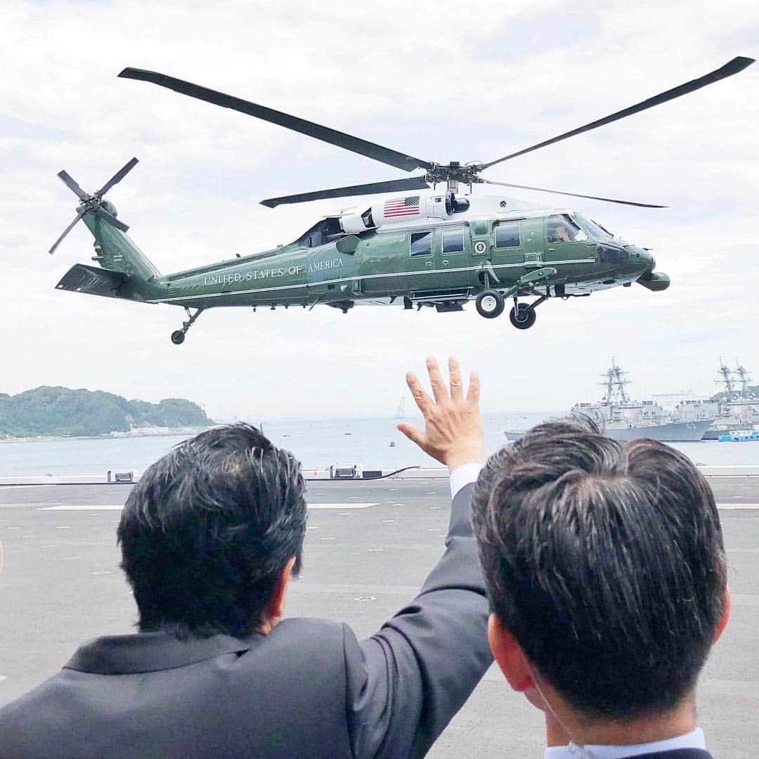 安倍晋三さんのインスタグラム写真 - (安倍晋三Instagram)「#repost @kantei ・・・ 本日、トランプ大統領と共に、海上自衛隊の護衛艦「かが」を訪問しました。日米両国の首脳が揃って、自衛隊、米軍を激励するのは、史上初めてのことです。 日米同盟は、私とトランプ大統領の下で、これまでになく強固なものとなりました。「かが」の艦上に、自衛隊と米軍の最高指揮官が、並んで立ったことは、その証でもあります。 そして、トランプ大統領は、本日、帰国の途につかれました。ドナルド、ありがとう。あなたの友情に心から感謝します。 . I visited JMSDF destroyer Kaga today together with President Trump. It was the first time for the leaders of Japan and the United Stares to jointly encourage members of the Self Defense Forces and US Forces.  The Japan-US Alliance has become stronger than ever under President Trump and myself. It is symbolized by the fact that the Commanders-in-Chief of the Self Defense Forces and the US Forces standing side by side on board Kaga.  President Trump left Japan today heading back to the United States. Thank you, Donald. I extend my heartfelt appreciation to your friendship. . #海上自衛隊 #護衛艦 #かが #トランプ大統領 #POTUS #SummitMeeting with @realdonaldtrump #thankyouforcoming 🙌 @shinzoabe」5月28日 21時55分 - shinzoabe