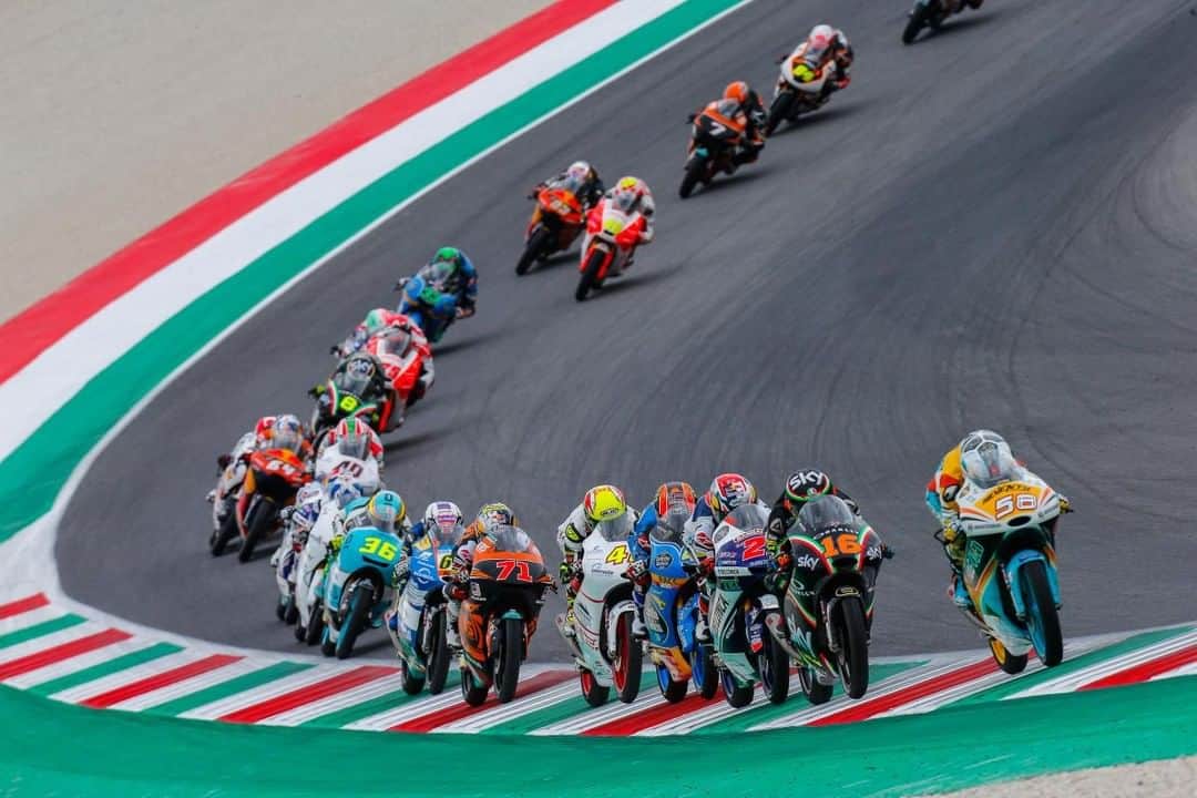 MotoGPさんのインスタグラム写真 - (MotoGPInstagram)「Did you know...the seven #Moto3 races that have taken place at Mugello have brought seven different winners! 🔥 // Who will slipstream their way to victory this year? 🤔 #MotoGPStats #ItalianGP #Motorsport #Motorcycle #Racing」5月28日 22時00分 - motogp
