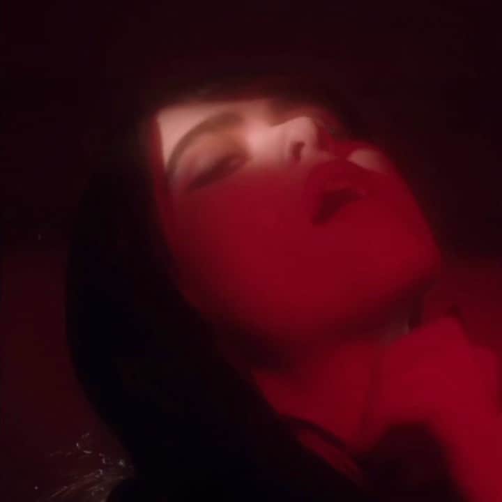 クリスティナ・バザンのインスタグラム：「After all again, the music video for « Killer » is coming out tomorrow morning 🥀❤️ It was the most challenging and yet interesting project so far. When I first wrote the song, I remember seing images that later on turned out into this music video, it was about painting an atmosphere and it’s wonderful to be able to share it with you to illustrate this song. Thank you again for your patience. I had such an incredible pleasure co-directing the video with my talented and beautiful friend @giovanna_gorassini, together we wanted to turn this song into a story and create an aesthetic around this wicked « Killer » character. This video was like building a movie and inventing the narrative revisiting nostalgic codes of retro comedy horror movies like « The Rocky Horror Picture Show », I’ll let you guess the rest. Hope you’ll like it 🌚 Thanks again to the awesome teams who took part in the creation of these images ⚡️ @e47records @bertrandmarin @hvhproductions @ben_mcconnell ✨Also enormous thanks to my @bulgariofficial family and @elisabetta_marra for supporting this project, we couldn’t have done it without you ❤️」