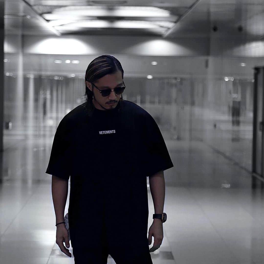 KENTOのインスタグラム：「𝐀 𝐏𝐀𝐒𝐒𝐈𝐍𝐆 𝐏𝐎𝐈𝐍𝐓 #vetements #tomford #ootd #outfit #outfitoftheday #instafashion #streetfashion #streetstyle #streetwear #djlife #pioneerdj #beepmmgmt #axcell #weareaxcell」