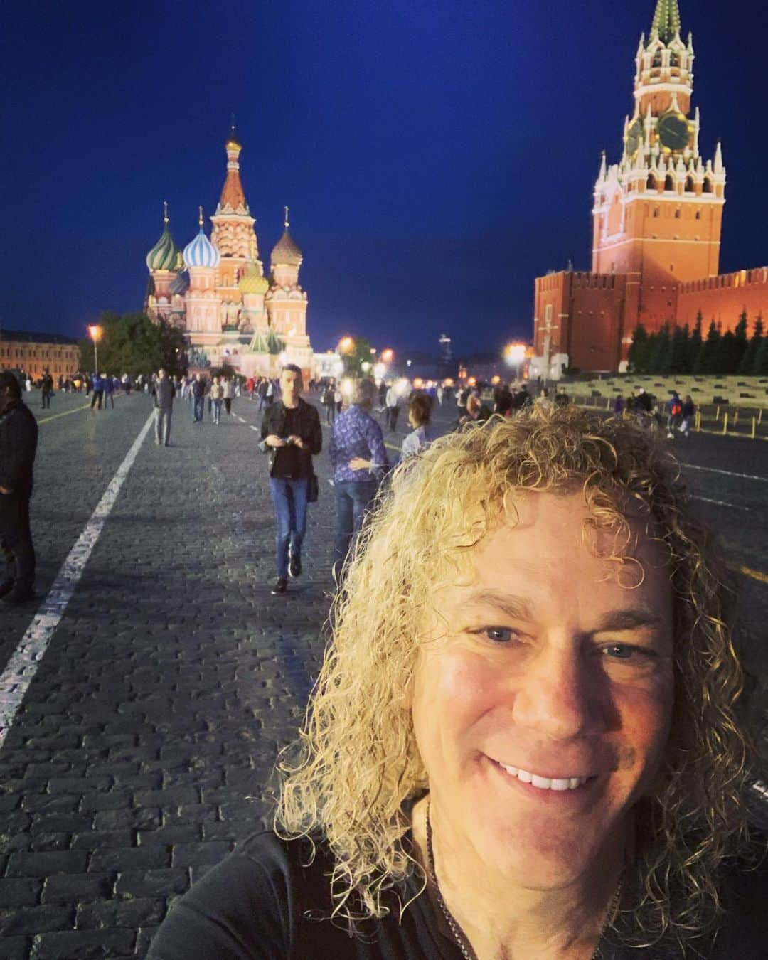 デヴィッド・ブライアンさんのインスタグラム写真 - (デヴィッド・ブライアンInstagram)「Moscow.  I’m ready to rock !!!!!!😎👍💪🎶🎹🔥」5月28日 22時04分 - davidbryanmusic