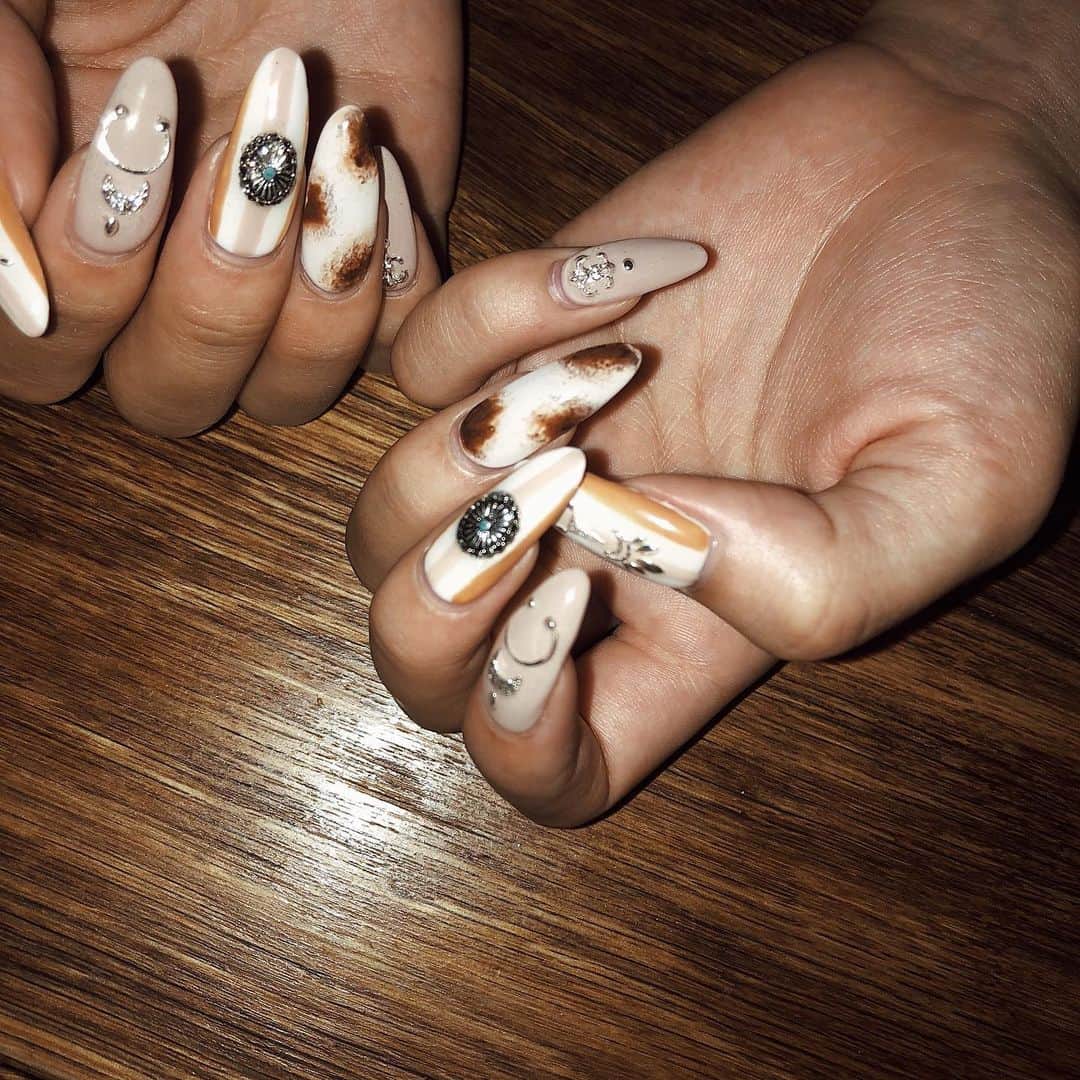 浪花ほのかのインスタグラム：「、 、 、  今月のネイルは長め  #ネイル #ネイルデザイン #newnail #ターコイズ」