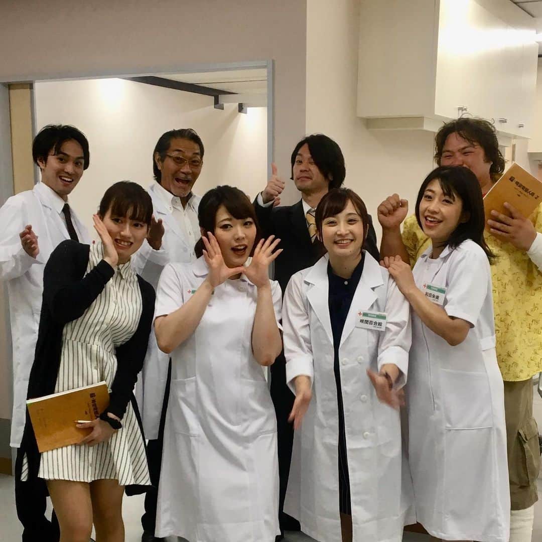 範田紗々さんのインスタグラム写真 - (範田紗々Instagram)「みんな揃うと病院で撮影感出るね( ´∀｀) #超時空変態人間２ #遊山直奇監督」5月28日 22時19分 - handa_sasa