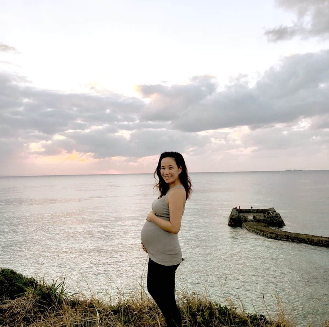 秋定麻紀子さんのインスタグラム写真 - (秋定麻紀子Instagram)「なんか今日チビを迎えに行く時にふと考えた事がある。 子供がいる事によって今までに存在しなかったパワーがあるなって。 そのカテゴリーは「命」なんだけど 命の中でも様々なコンテンツができていて 「守る」「目標」「気力」「原点」「結果」「愛」など。 守るモノがあるからこそ様々な目標ができて気力が湧いてくる。 でも原点は子供にあって結果、子供は自分よりもちろん大切な愛で命である。 子供のためにどこまでも頑張れるパワーを生み出せる人間の生命エネルギーって凄いなって感じた今日この頃。 子供の為に生きたい、健康でいたい。 それはもちろん私以外の親族全員が思うこと。 子供、孫、ひ孫、甥っ子、姪っ子など。 親族それぞれに無限の愛とパワーを与えてくれる子供の存在。 まさに子は宝。 本当に本当に産まれてきてくれて感謝以上。 生かしてくれてる君の存在。 偉大なエネルギーをありがとう。」5月28日 22時25分 - makiakisada