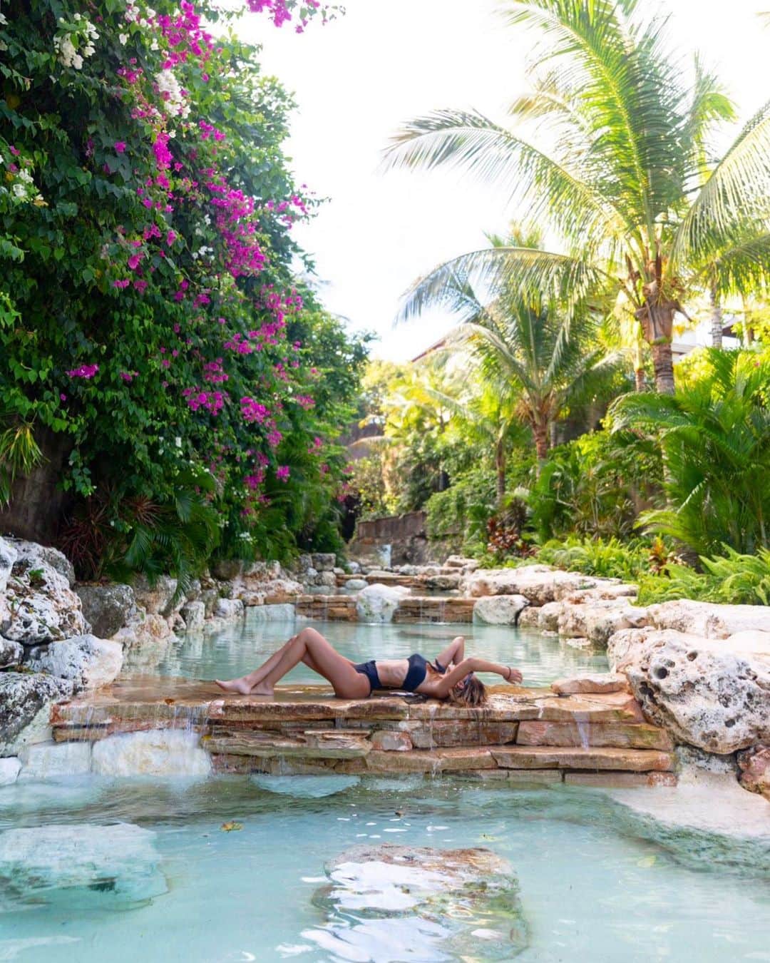 のインスタグラム：「Live simply 🌴makes me happy 🥥 Calm before my life gets 🔥🔥🔥 いよいよあと少しでみんなにも報告できる❤︎ Slowly but surely ❤︎ 一歩一歩確実に…❤︎ #baliindonesia #bali #paradise #nature #naturephotography #travelphotography」