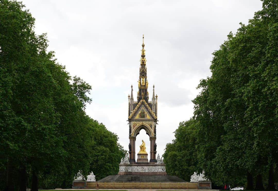 ゴンゾーさんのインスタグラム写真 - (ゴンゾーInstagram)「Kensington garden. #bgt #england #kensignton #park #walking」5月28日 22時29分 - gonzotambourine