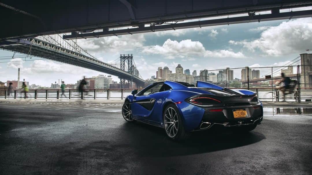 McLaren Automotiveさんのインスタグラム写真 - (McLaren AutomotiveInstagram)「Outside looking in. The #570SSpider is just as nimble and responsive on the roads of New York City as it is on any race track. Where are your favourite places to visit in the city? #McLarenAdventures.」5月28日 22時31分 - mclarenauto