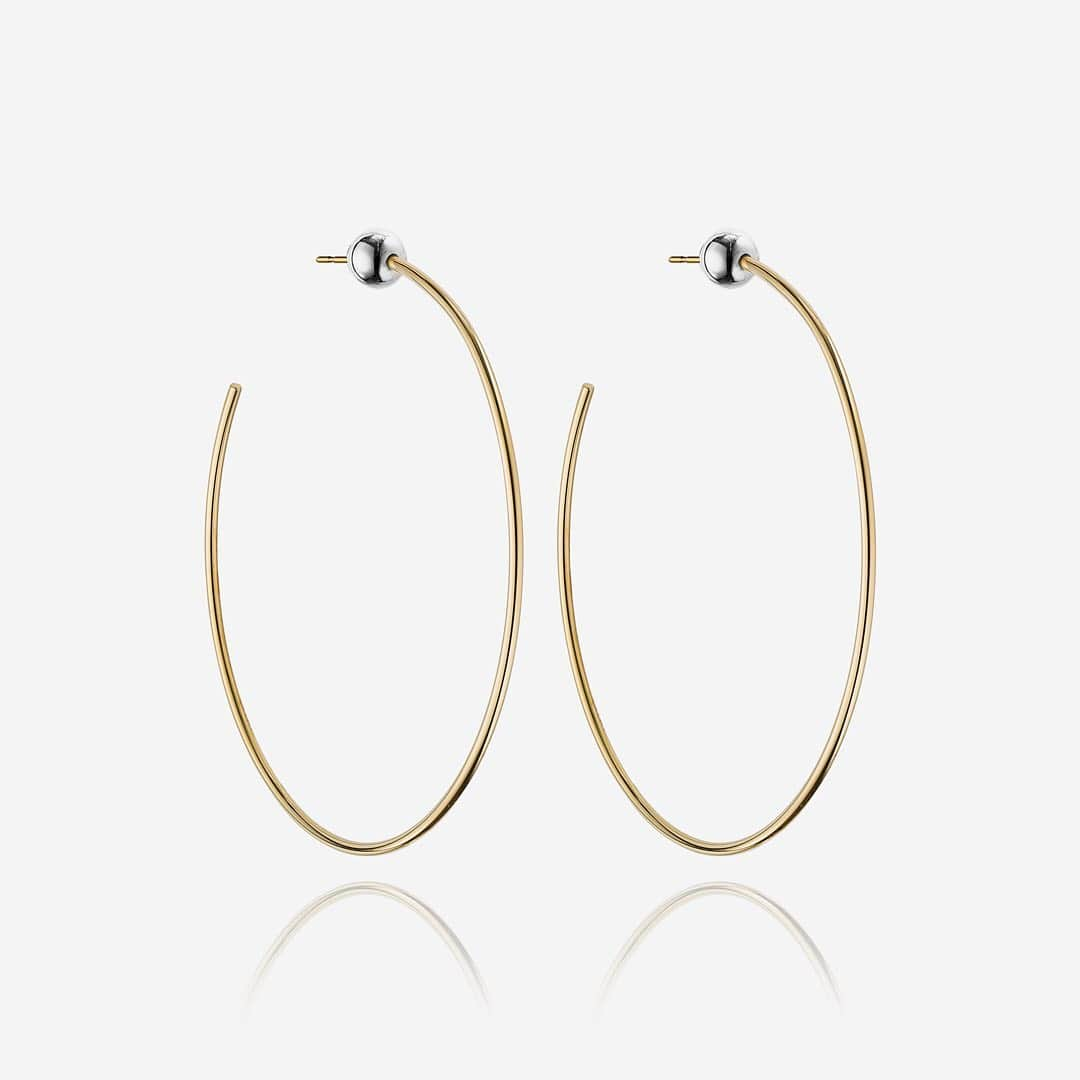 Cynthia Sakaiさんのインスタグラム写真 - (Cynthia SakaiInstagram)「​​Delicate yet substantial, our Sfera Due hoop earrings are handcrafted in Italy and are the lightweight, classic hoop you’ve been dreaming of.」5月28日 22時36分 - vitafede