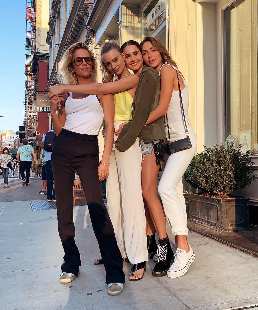 Kirsty Godsoさんのインスタグラム写真 - (Kirsty GodsoInstagram)「SIZZLE SEASON 🔥⚡️✨ NYC with these beauties ❤️」5月28日 22時38分 - kirstygodso