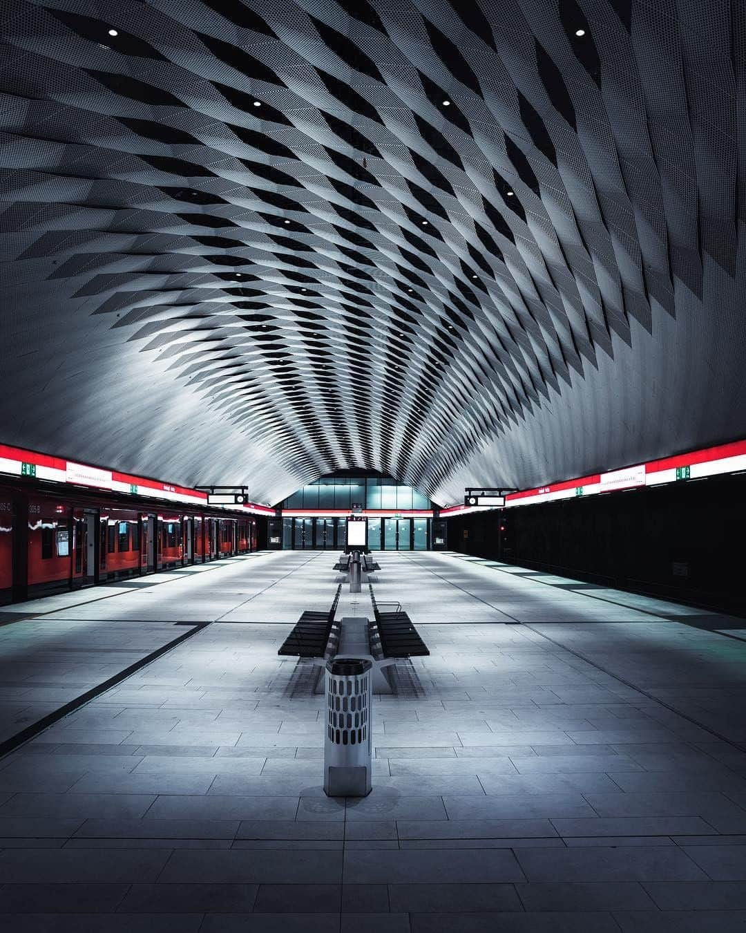 ライカさんのインスタグラム写真 - (ライカInstagram)「The Matinkylä metro station in Helsinki, Finland as captured by photographer Mikko Pekkarinen (@mikkopekkarinen) with his Leica Q-P. Discover the potential of the Leica Q-P via the link in bio.  #LeicaCamera #Leica #🔴📷 #Leicagram #LeicaQ #TheLeicaLook #LeicaWorld #Leica_Club #LeicaSociety #LeicaPhoto #ShootLeicaPro  #travelphotography #Helsinki #Finland #streetphotography #streetphoto #architecturelovers #archilover #lowlight #lowlightphotography」5月28日 23時00分 - leica_camera