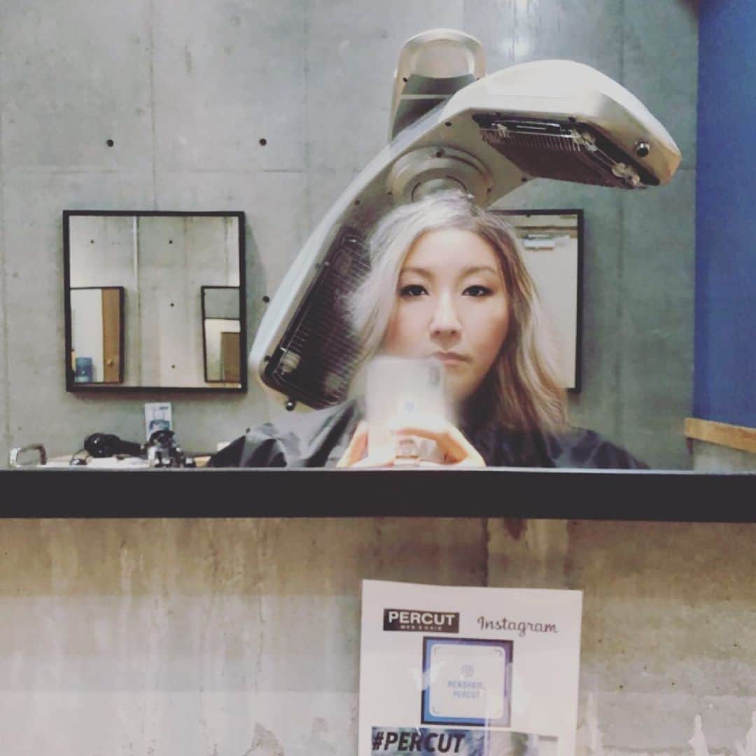 長田庄平のインスタグラム：「美容院に行ってきました #クワバタオハラの小原さん？ #せっかく下北沢のお洒落な美容院に行ったのに #そこは大阪や」