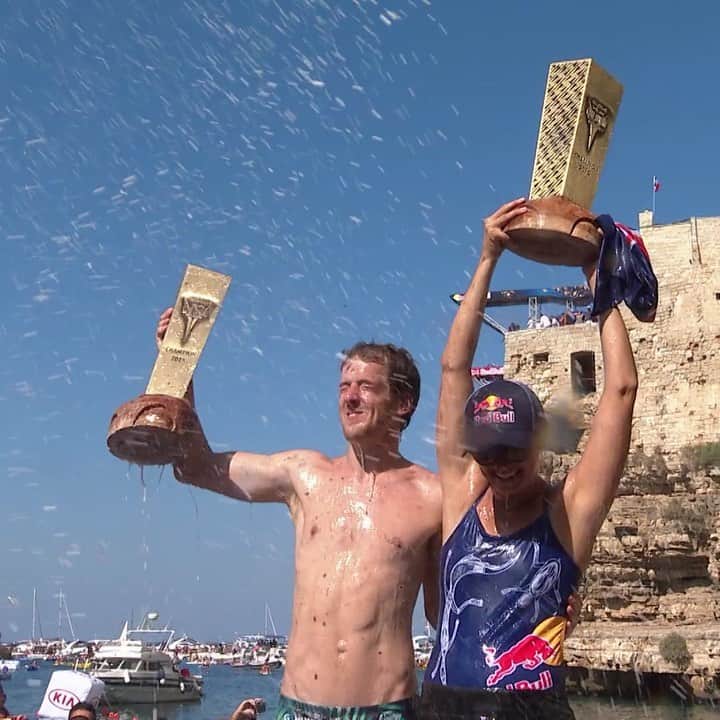 のインスタグラム：「Red Bull Cliff Diving is back on June 2 in Polignano a Mare! Who's ready to dive? 🇮🇹 💦: @redbullcliffdiving #cliffdiving #redbull #italy #action Check out our link in bio for Red Bull Cliff Diving this weekend.」