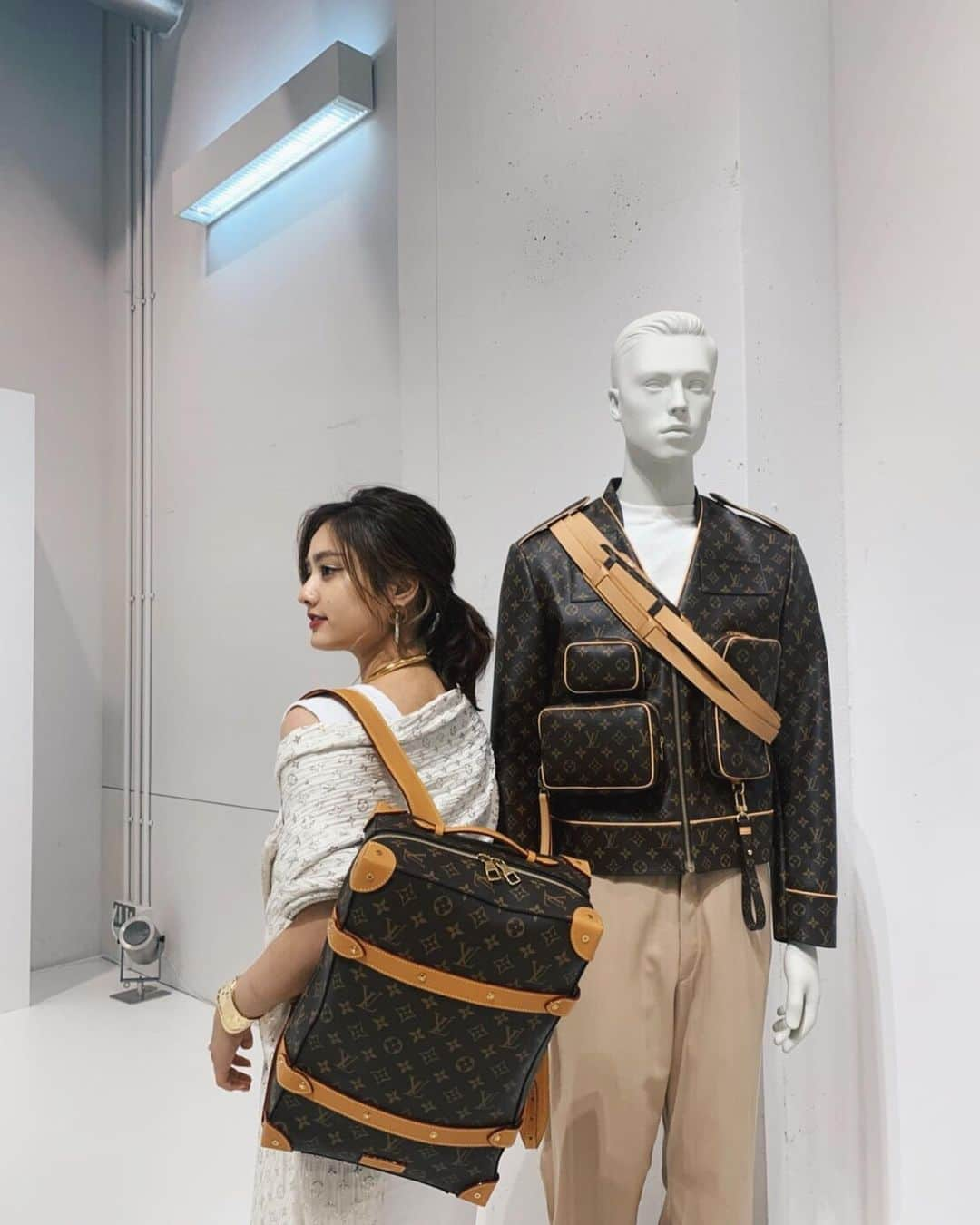 谷まりあさんのインスタグラム写真 - (谷まりあInstagram)「LOUIS VUITTON 2019AW collection🖤 秋冬コレクションを見てきました！どれも可愛すぎてずっと見てたかった😍😍❣️楽しみだぁ🙈💕💕thanks🖤 #louisvuitton」5月28日 23時01分 - mariaaaa728