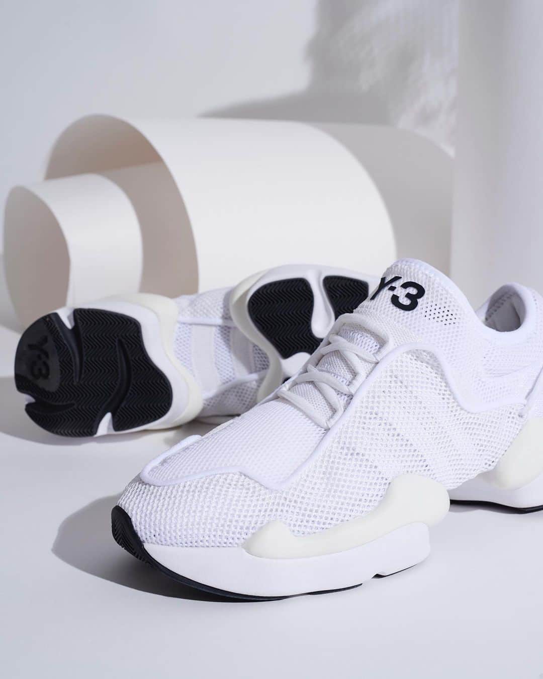 ワイスリーのインスタグラム：「Y-3 REN. ​Y-3 Spring Summer 2019. ​---​ #adidas #Y3 #YohjiYamamoto ​ Discover the collection at Y-3.com」