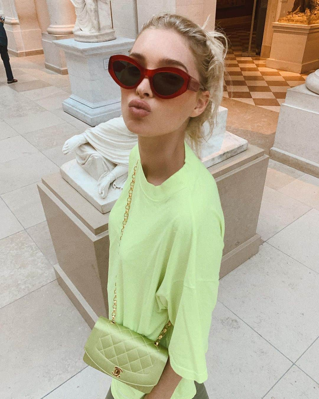 エルザ・ホスクさんのインスタグラム写真 - (エルザ・ホスクInstagram)「Back in nyc ❤️ (wearing my @chimieyewear frame in “just red”)」5月28日 23時04分 - hoskelsa