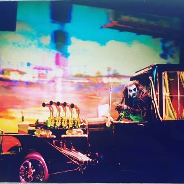 ロブ・ゾンビのインスタグラム：「Shooting the Dragula video with the Munster's Koach back in 1998. Sure was fun messing around with that badass car. Thanks to the late George Barris for letting me borrow it twice. The other time was the MTV Music Awards. #dragula #robzombie #themunsters #georgebarris」