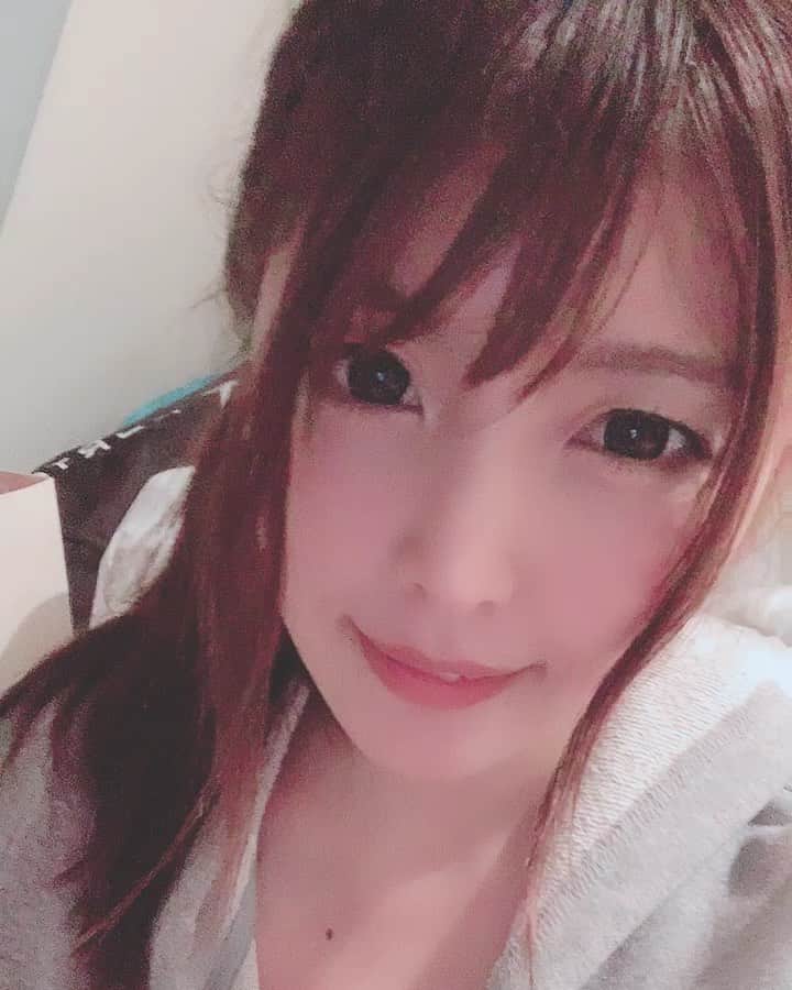 新村あかりのインスタグラム：「仕事が終わったという報告（これでええか？）」