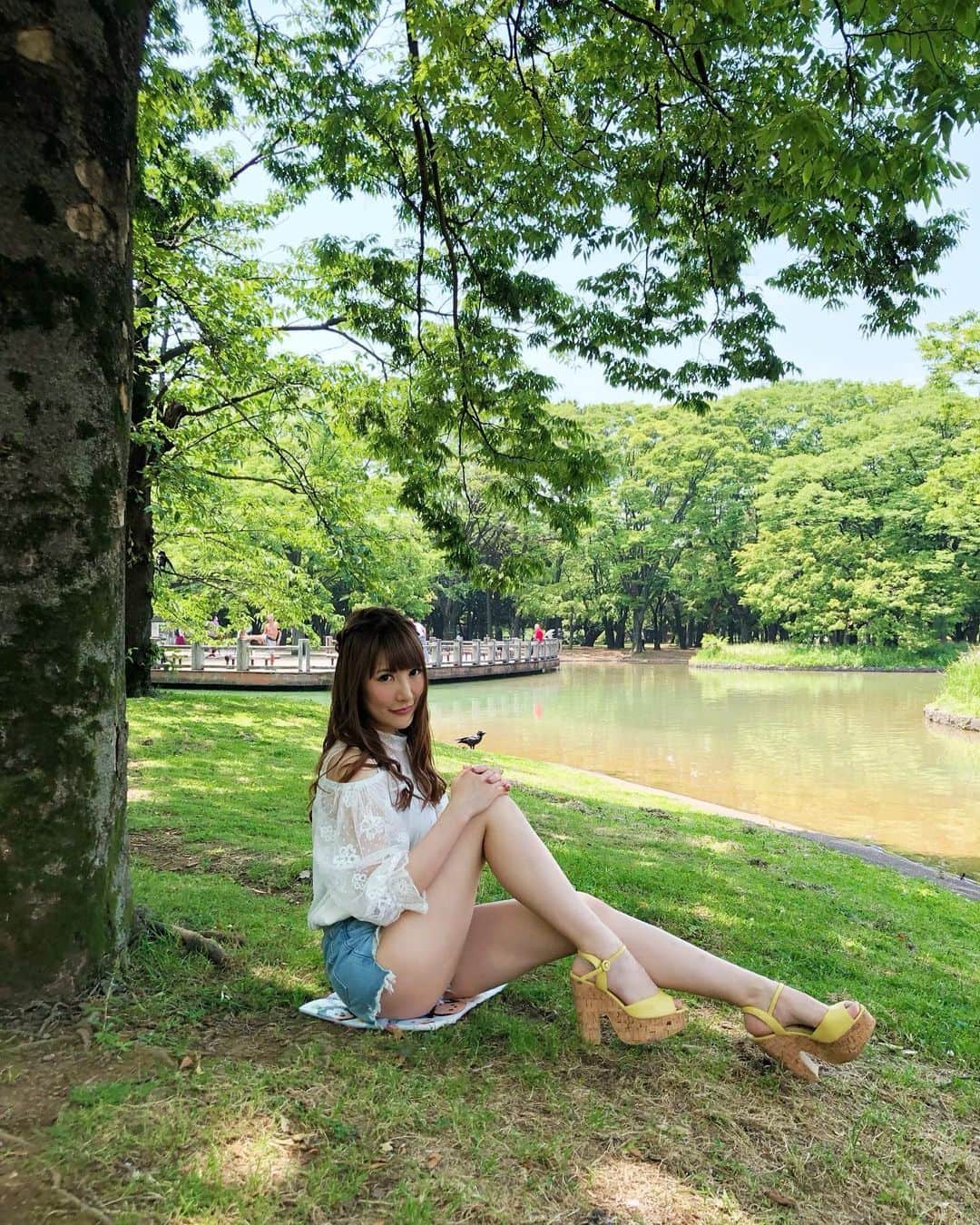 のインスタグラム：「日曜日は代々木公園で撮影会でした♥️ 来てくださったみなさんありがとうございました☺️✨ 暑すぎてバテてました。ごめんなさい。 でも楽しかったーーー😆 . #撮影会 #ポートレート #みこ #mico #みこっくま #photography #portrait」