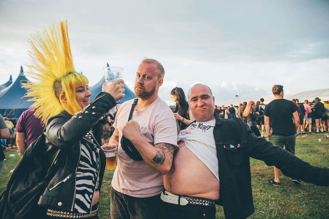 Kerrang!さんのインスタグラム写真 - (Kerrang!Instagram)「The faces of Slam Dunk Festival. Check out the full gallery on Kerrang.com. . . . 📸: @wondergirlphoto  #sdf19 #slamdunkfestival #punk #poppunk」5月28日 23時41分 - kerrangmagazine_