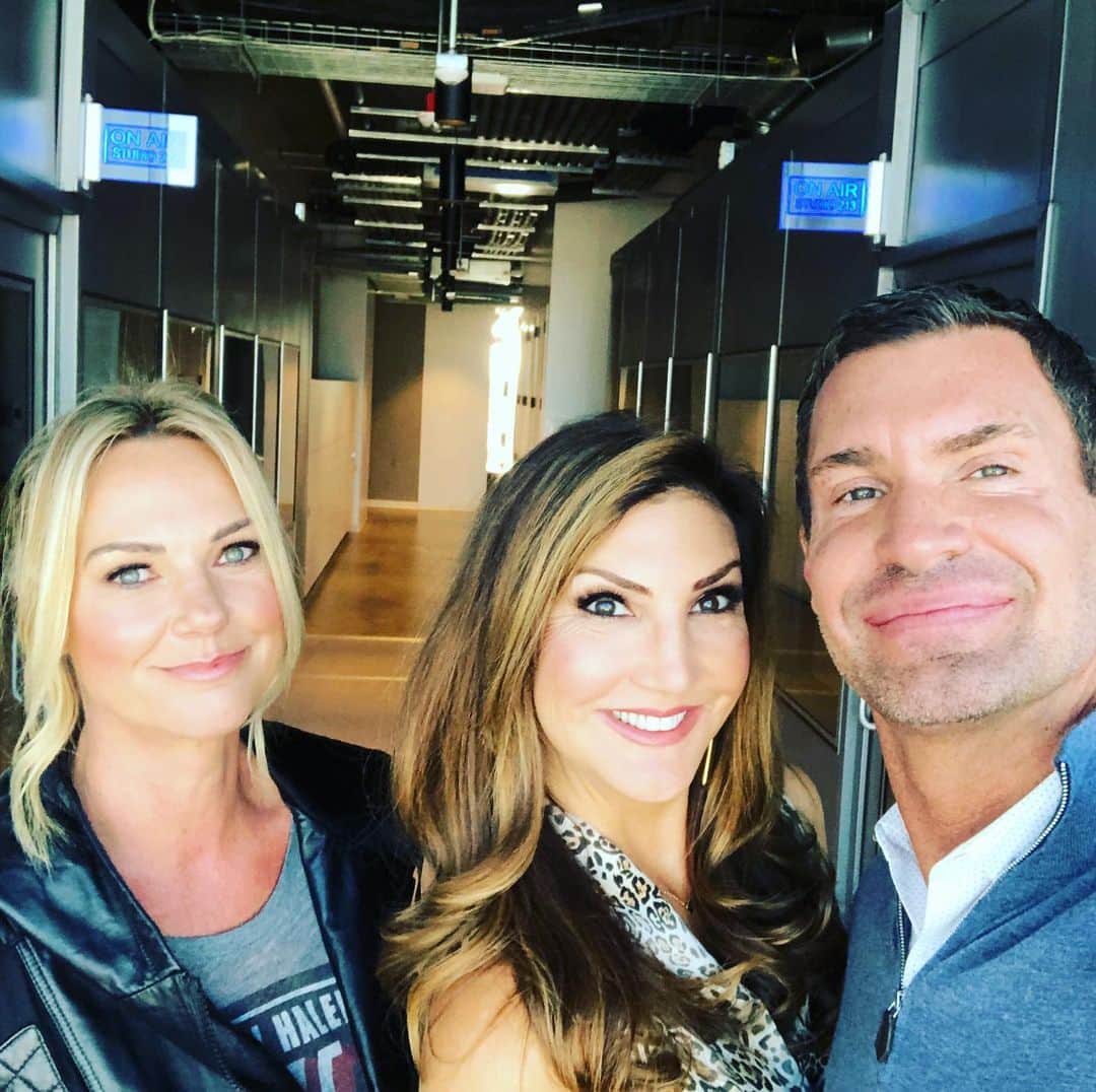 ヘザー・マクドナルドのインスタグラム：「I’m on JEFF LEWIS LIVE this morning 8am @radioandysxm ch 102 @megancatalina @jljefflewis」