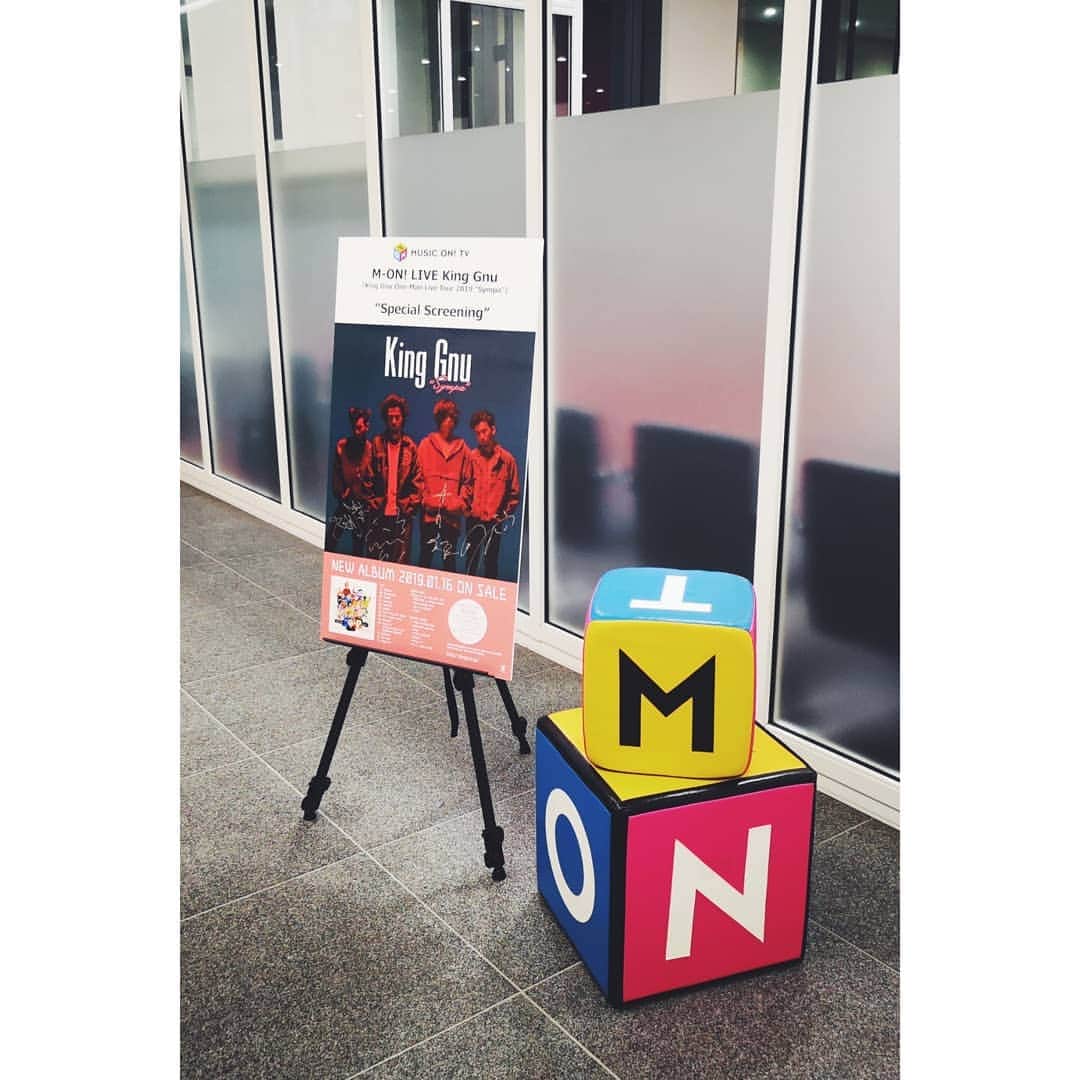 M-ON! MUSIC｜エムオンミュージックのインスタグラム：「﻿﻿﻿ ／﻿ 今日は放送のお手伝い﻿ ＼﻿ ﻿ M-ON! LIVE King Gnu﻿ 「King Gnu One-Man Live Tour 2019 “Sympa”」﻿ ﻿ MUSIC ON! TV（エムオン!）﻿ 2019.05.31.22:30 OA﻿ ﻿ ﻿ #エムオン上映会﻿ #KingGnu﻿ #MUSIC_ON_TV_KingGnu_531OA ﻿ #KingGnu(@kinggnu.jp)﻿﻿ #井口理(@191satoru)﻿﻿ #常田大希(@daikitsuneta)﻿﻿ #勢喜遊(@hiibaasan_jamesbrown_sokkuri)﻿﻿ #新井和輝(@kazukiarai_)﻿」