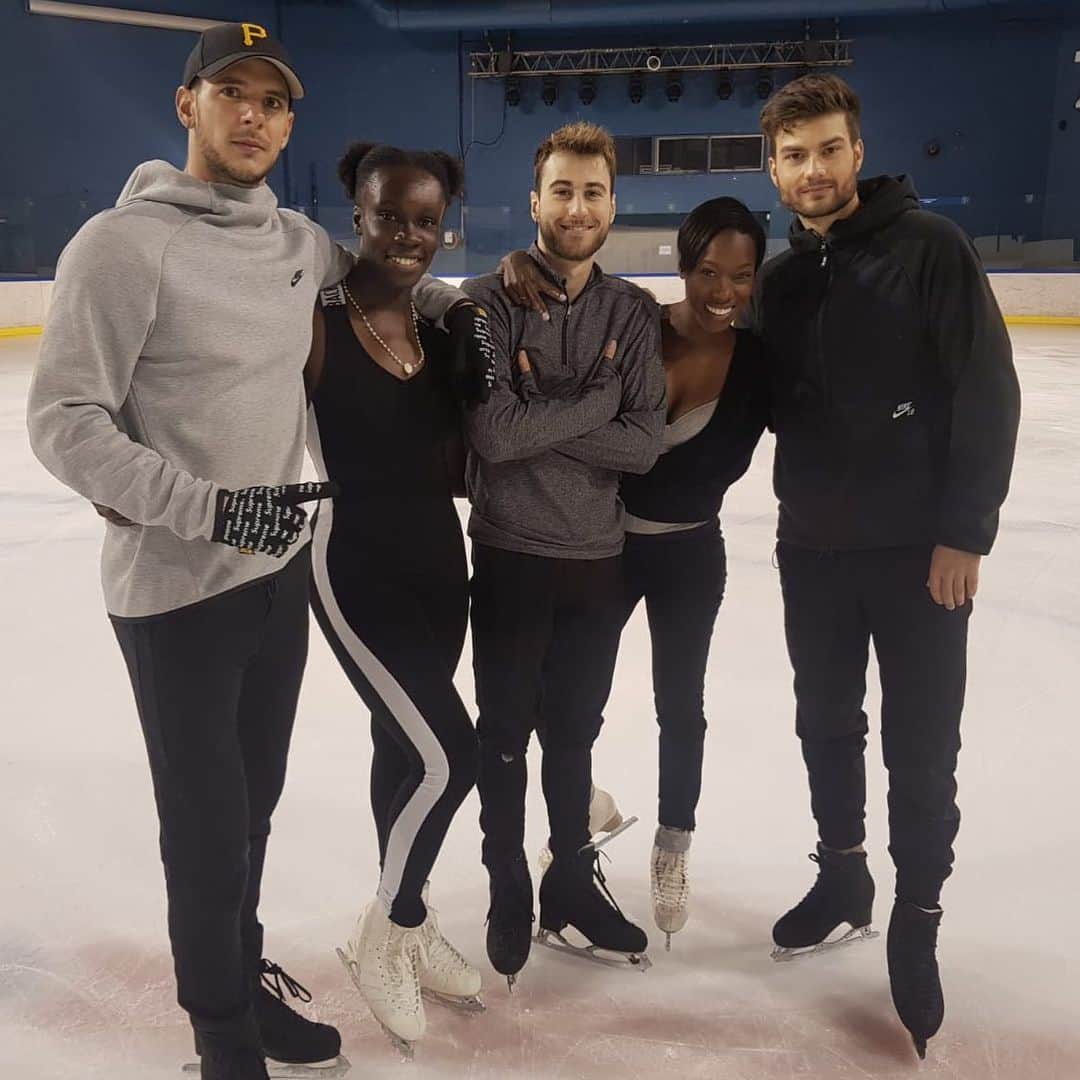 ヴァネッサ・ジェームスのインスタグラム：「Reunited and it FEELS SO GOOOOD!!! Love my little Frenchies!❤️ @morgan2477 @mae_meite @romainponsart @adrientessonsk8」