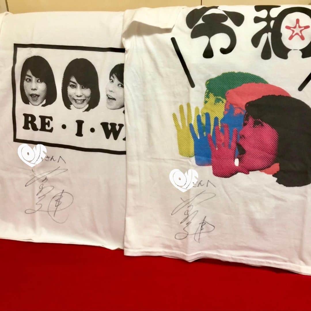 芳野友美さんのインスタグラム写真 - (芳野友美Instagram)「オリジナルTシャツのサイン書き書きしてきたよー♪ ご注文ありがとうございます！ まだ販売してるから是非よろしくお願いしまーす！！詳しくはアメブロをご覧下さい☆」5月28日 23時57分 - yumi_yoshino_1980