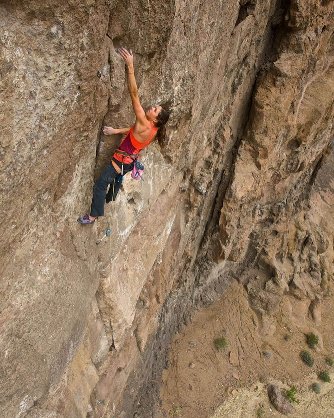 ニナ・カプレツさんのインスタグラム写真 - (ニナ・カプレツInstagram)「Do you remember the @petzl_official roc trip in Piedra Parada back in 2012? Well, I had the chance to be part of the bolting crew and I simply loved it! My boss at that time, @erwan_le_lann quit the compagnie since and now he’s on his own “life-long” adventure. I feel very lucky to join @maewanadventurebase in the French Polynesia on Sunday to see if Erwan is still a unruly dreamer... Let’s the adventure begin! 🤟🧗🏻‍♀️ #unrulydreamers @arcteryx @petzl_official #makatea 📸 @guillaume_yop_vallot」5月28日 23時59分 - ninacaprez